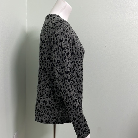 Rails Linen Charcoal Leopard Print LS Tee Mobwife - Picture 6 of 10